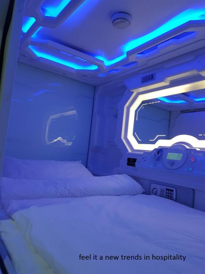 Uz Airport Capsule Hotel Kulai Exterior photo