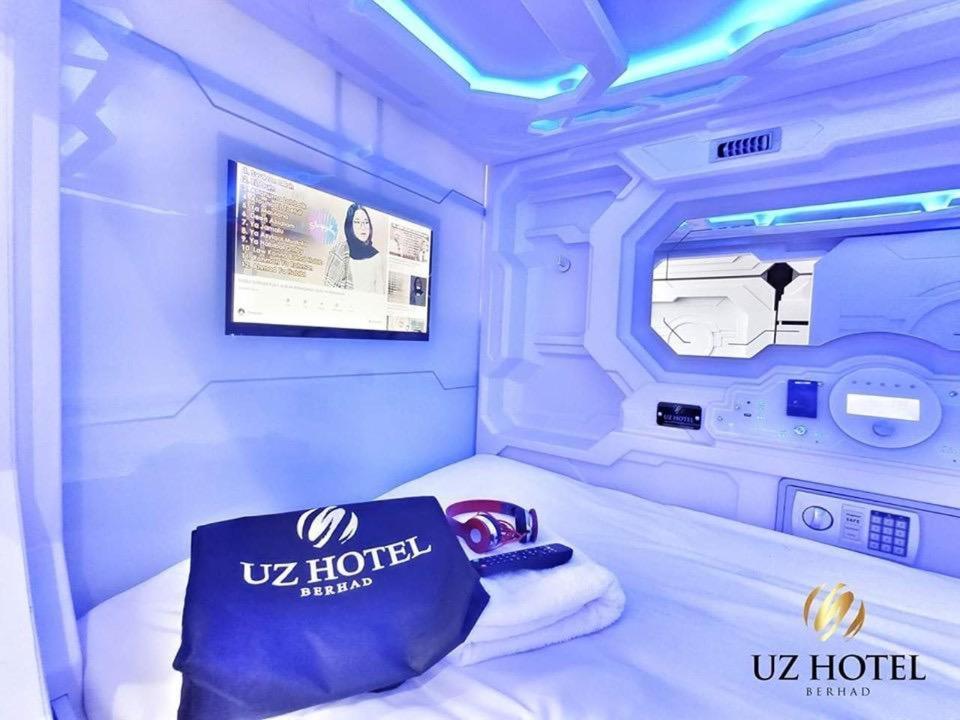 Uz Airport Capsule Hotel Kulai Exterior photo